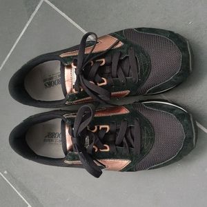 Brooks Vanguard Sneaker Pink/Black 9.5